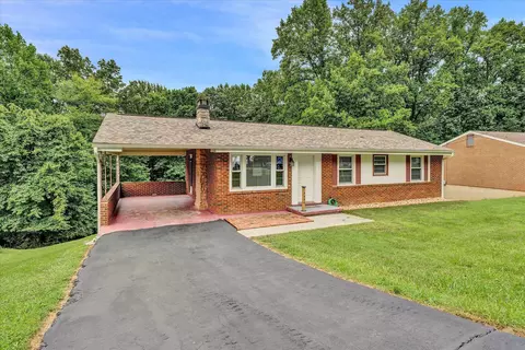 4484 Stonewall Rd NW, Roanoke, VA 24017