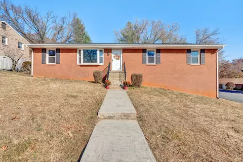 403 Ingal Blvd, Salem, VA 24153