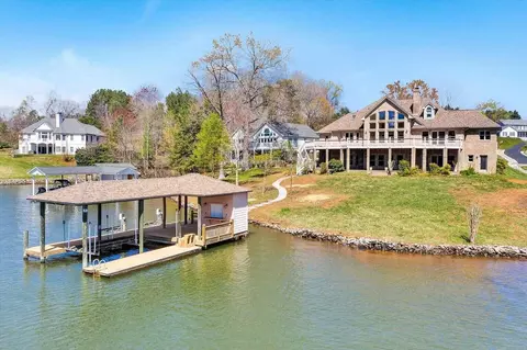 99 Royal Ct, Wirtz, VA 24184