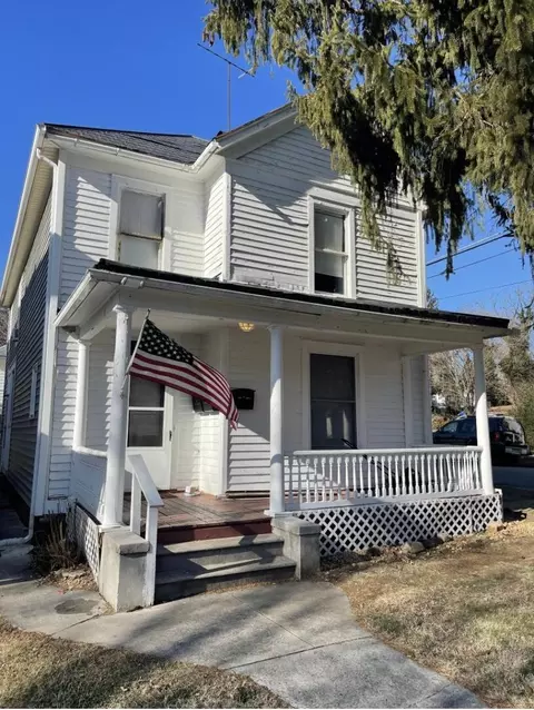 633 Commercial Ave, Clifton Forge, VA 24422