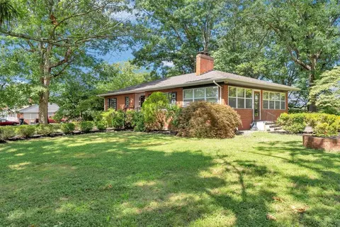 3612 Parkwood Dr, Roanoke, VA 24018
