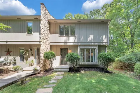 3520 Stonehenge Sq, Roanoke, VA 24018