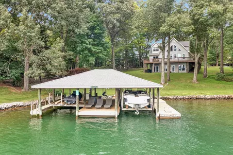 102 Preston Dr, Huddleston, VA 24104