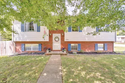 1701 Melbourne Dr, Salem, VA 24153