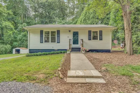 708 Lee Rd, Salem, VA 24153