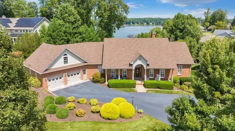 809 Park Way Ave, Moneta, VA 24121