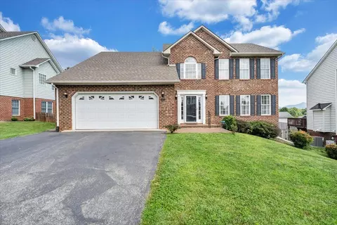 1372 Crutchfield St, Roanoke, VA 24019