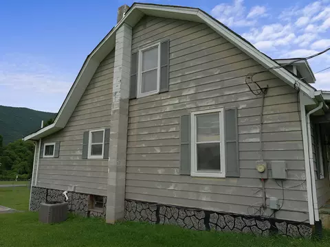 201 Culpepper Ave, Buchanan, VA 24066 photo 3