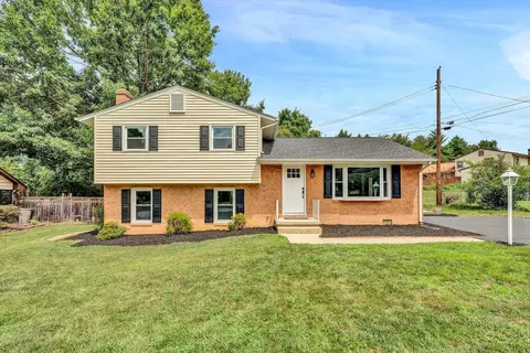 3180 Galloway Dr, Roanoke, VA 24018