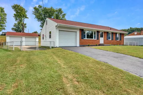 956 Shelbourne Ave, Vinton, VA 24179