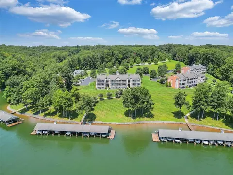 335 S Pointe Shore Dr #311, Moneta, VA 24121