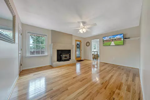 4906 Warrior Dr, Salem, VA 24153 photo 2
