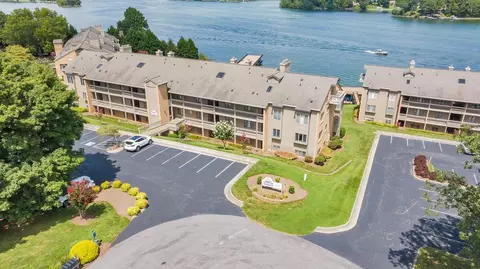 845 Gangplank Rd #212, Moneta, VA 24121