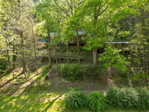 3041 Deepwater Rd, Dugspur, VA 24325