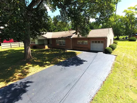 1622 Deyerle Rd SW, Roanoke, VA 24018