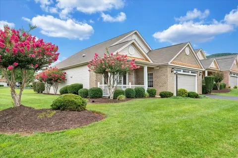 5467 Stayman Dr, Roanoke, VA 24012