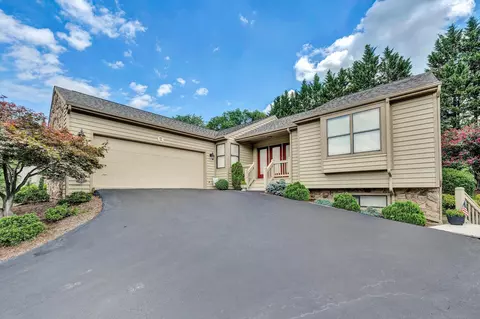 1910 Mcvitty Rd, Salem, VA 24153