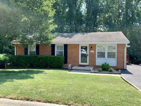 429 Missimer Ln, Vinton, VA 24179