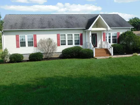 280 Greenhouse Rd, Glade Hill, VA 24092