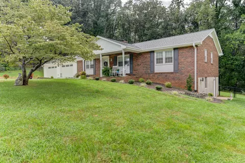 115 Hollyberry Dr, Gretna, VA 24557