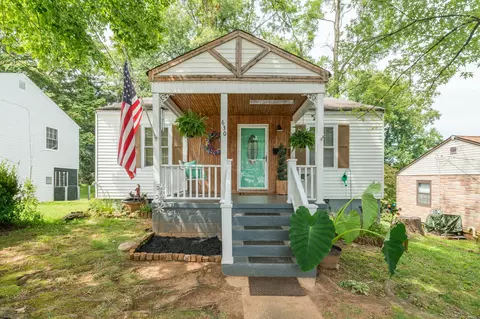 630 Thomas Rd, Lynchburg, VA 24502