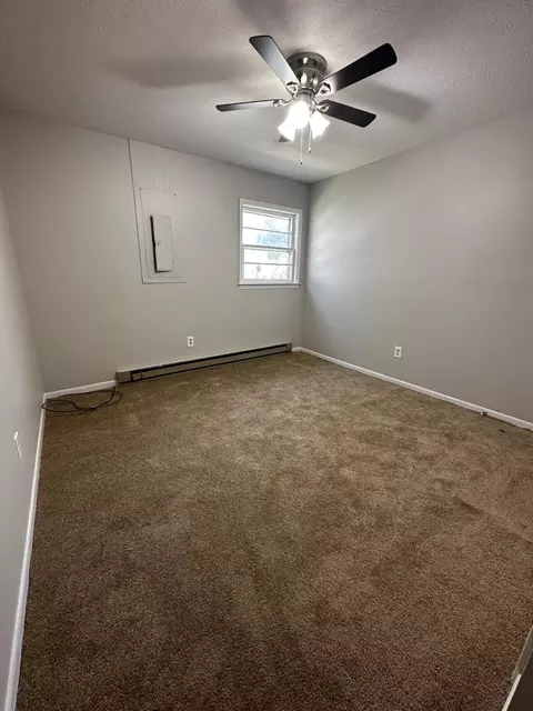 226 E Beech St, Covington, VA 24426 photo 4