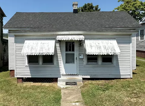 226 E Beech St, Covington, VA 24426