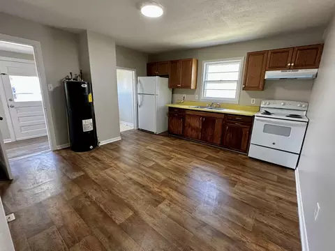 226 E Beech St, Covington, VA 24426 photo 9