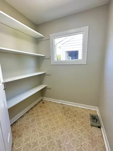 226 E Beech St, Covington, VA 24426 photo 8