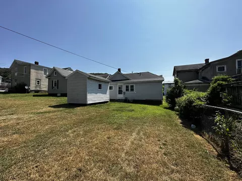 226 E Beech St, Covington, VA 24426 photo 12
