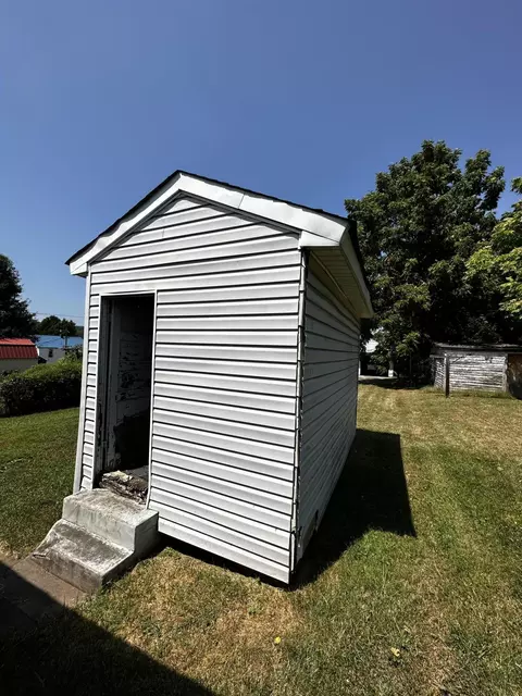 226 E Beech St, Covington, VA 24426 photo 13