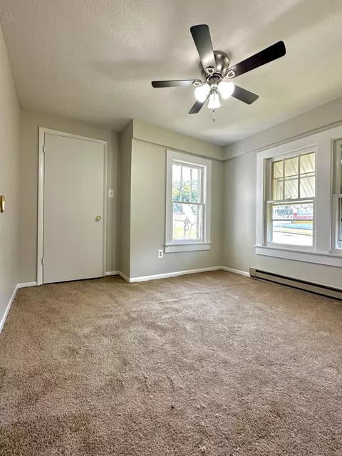 226 E Beech St, Covington, VA 24426 photo 3