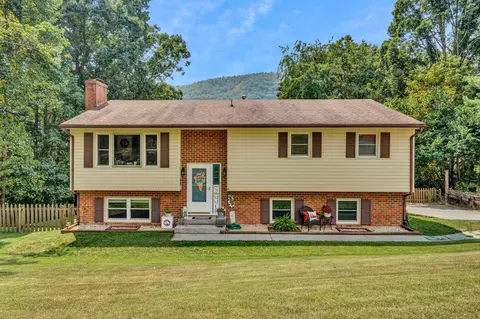 6 Daleview Dr, Daleville, VA 24083