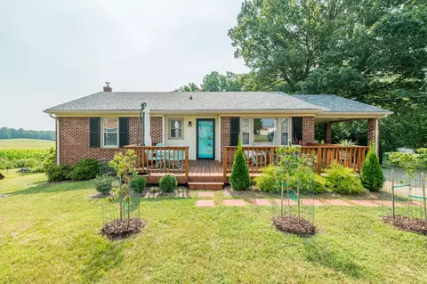 152 Peach St, Appomattox, VA 24522