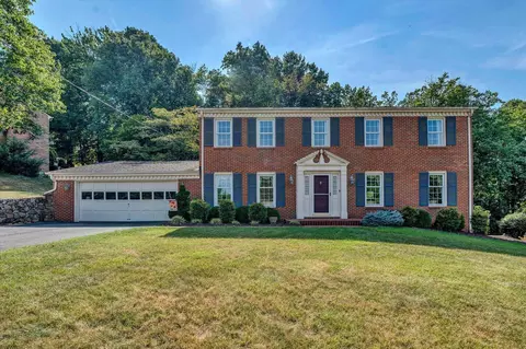 3361 Lakeland Dr, Roanoke, VA 24018