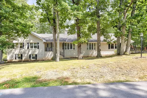 3136 Golf Colony Dr, Salem, VA 24153