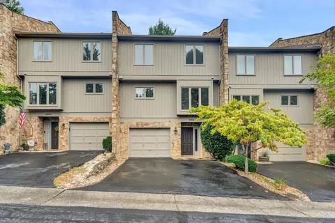 3552 Londonderry Ln, Roanoke, VA 24018