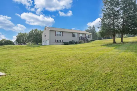 28 Windy Hill Circle Dr, Roanoke, VA 24019