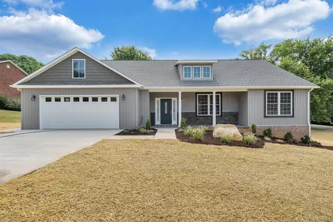 346 Tinker Mountain Dr, Daleville, VA 24083