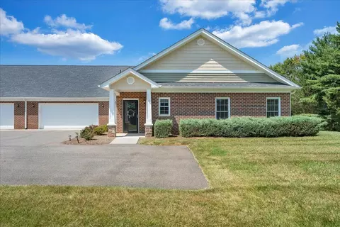 104 Acorn Run Ln, Bedford, VA 24523