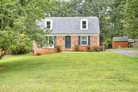 1095 Granite Dr, Bedford, VA 24523