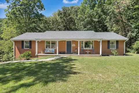 961 Lakeridge Cir, Troutville, VA 24175