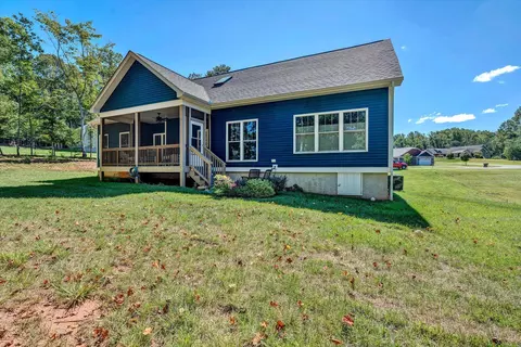 360 Bermuda Dr, Hardy, VA 24101