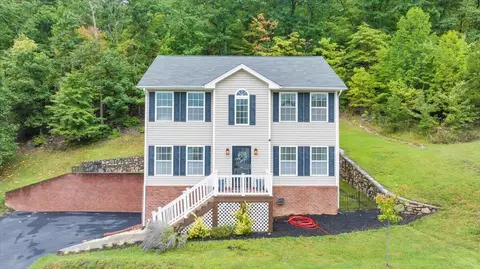 2010 Connors Run, Salem, VA 24153