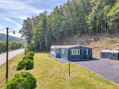 23133 Botetourt Rd, Eagle Rock, VA 24085 photo 2