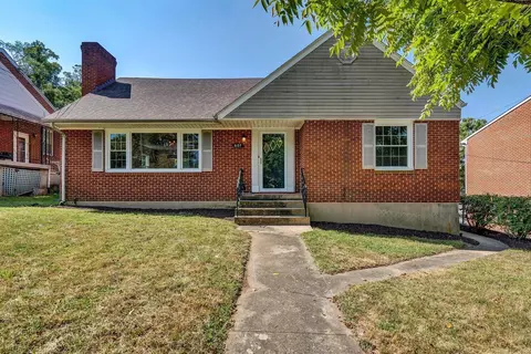 857 E Washington Ave, Vinton, VA 24179