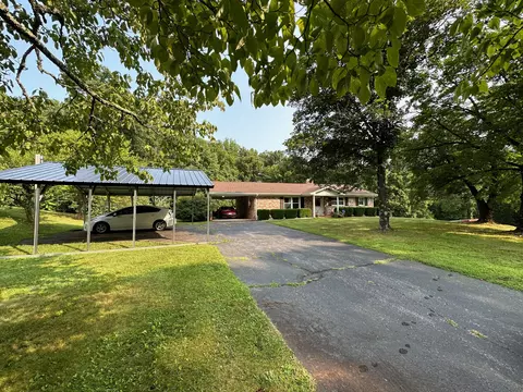 149 Piano Ln, Stuart, VA 24171 photo 2