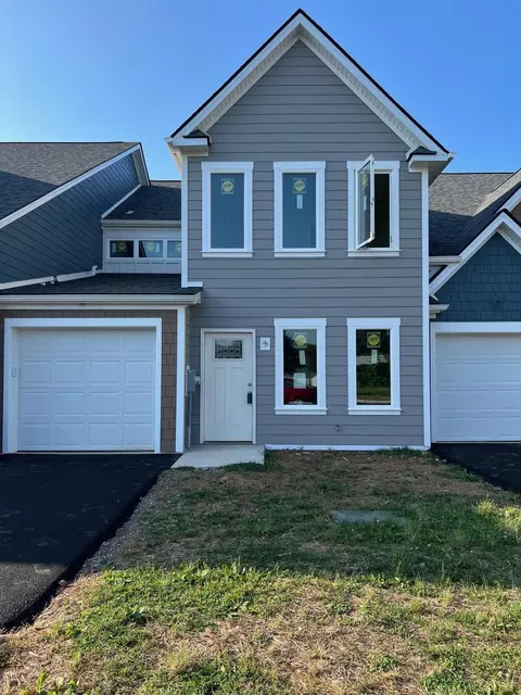 136 W Calhoun St, Salem, VA 24153