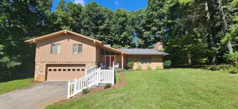 320 Cromwell Dr, Rocky Mount, VA 24151