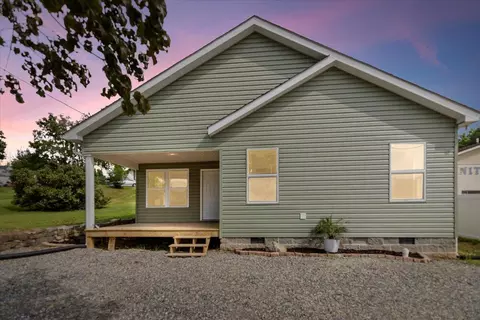 45 5th St NE, Pulaski, VA 24301